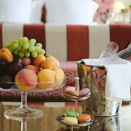 וילנה Stikliai Hotel - Relais & Chateaux מראה חיצוני תמונה Fruit and cheese plate