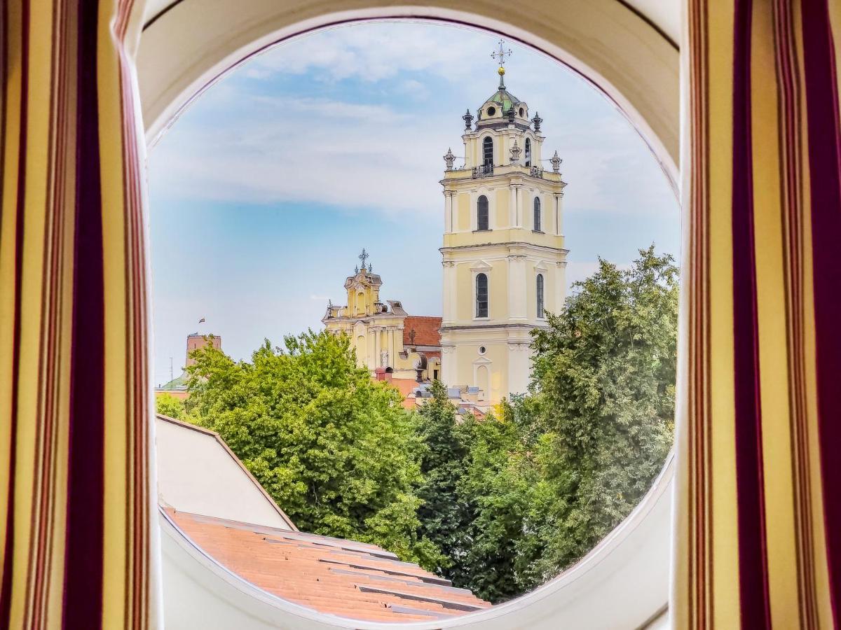 וילנה Stikliai Hotel - Relais & Chateaux מראה חיצוני תמונה The bell tower of the church
