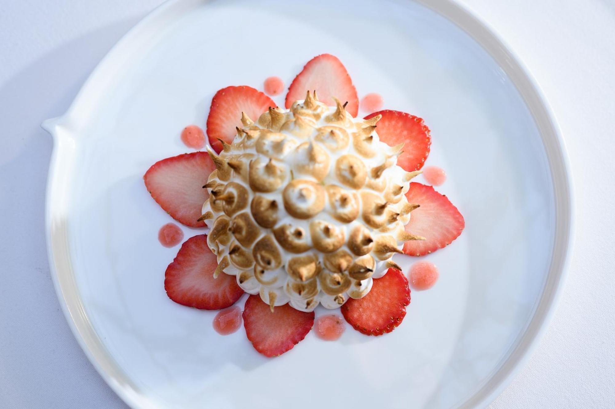 וילנה Stikliai Hotel - Relais & Chateaux מראה חיצוני תמונה Baked Alaska