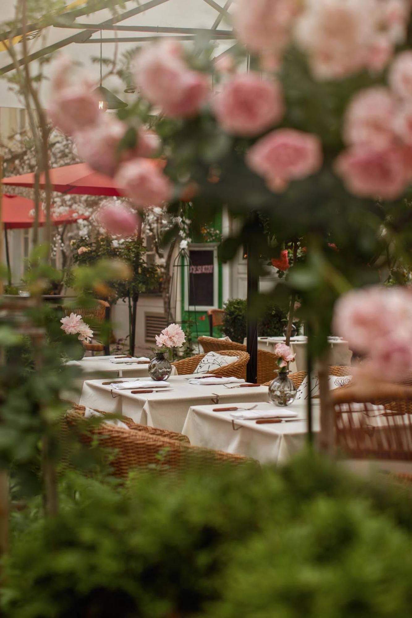 וילנה Stikliai Hotel - Relais & Chateaux מראה חיצוני תמונה The restaurant's garden