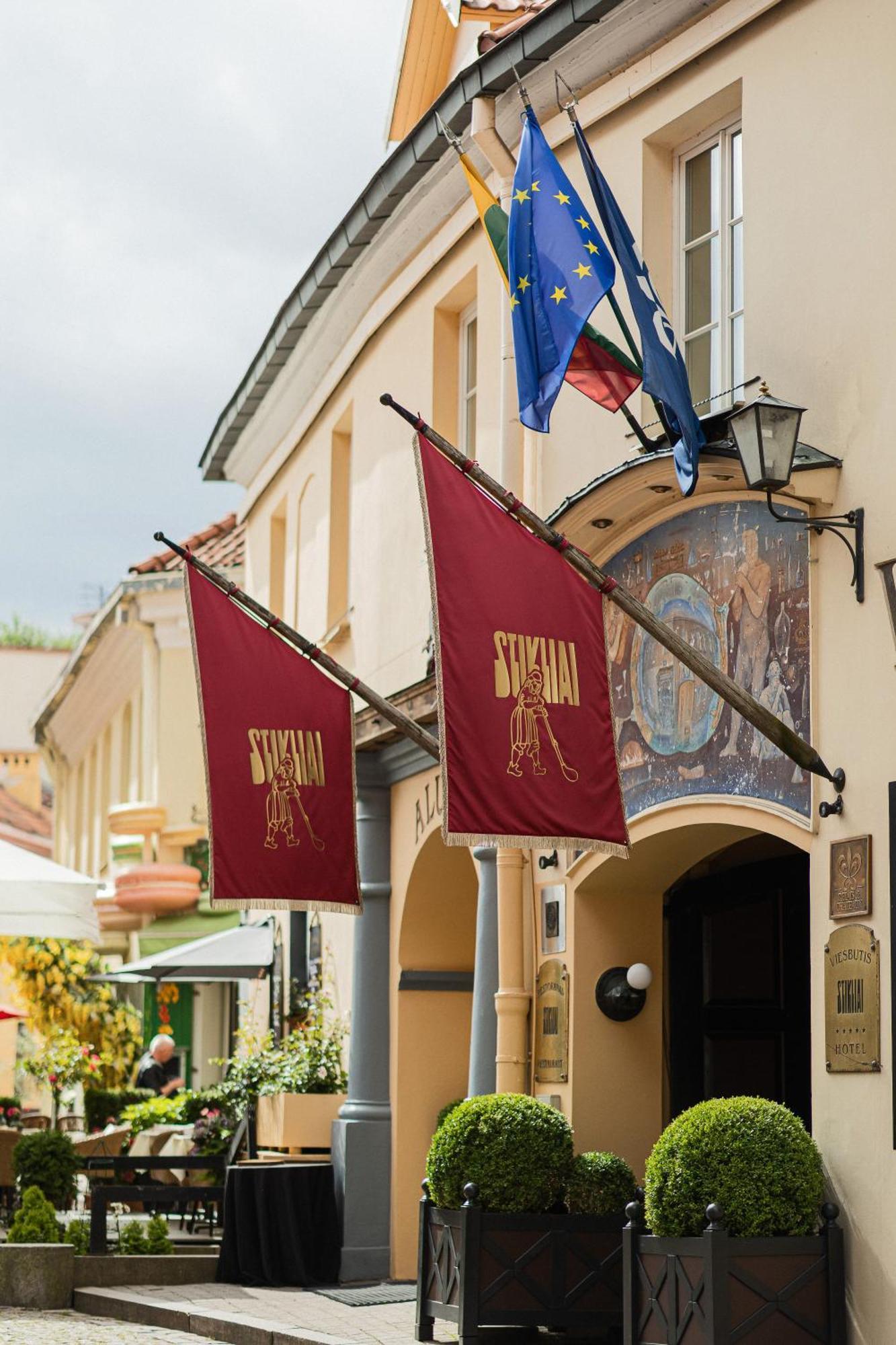 וילנה Stikliai Hotel - Relais & Chateaux מראה חיצוני תמונה The flag of the Order of St. Florian
