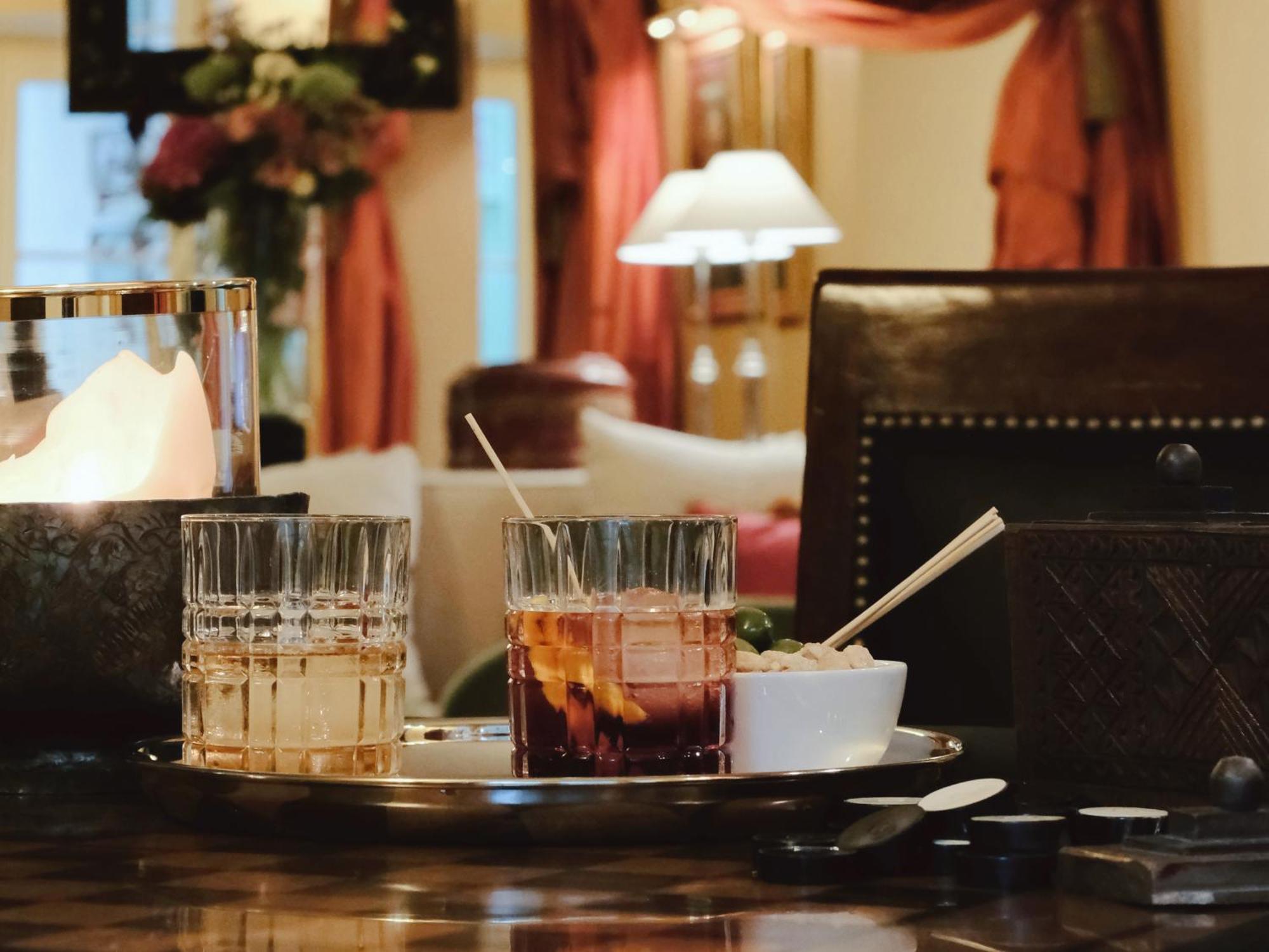 וילנה Stikliai Hotel - Relais & Chateaux מראה חיצוני תמונה A Negroni cocktail
