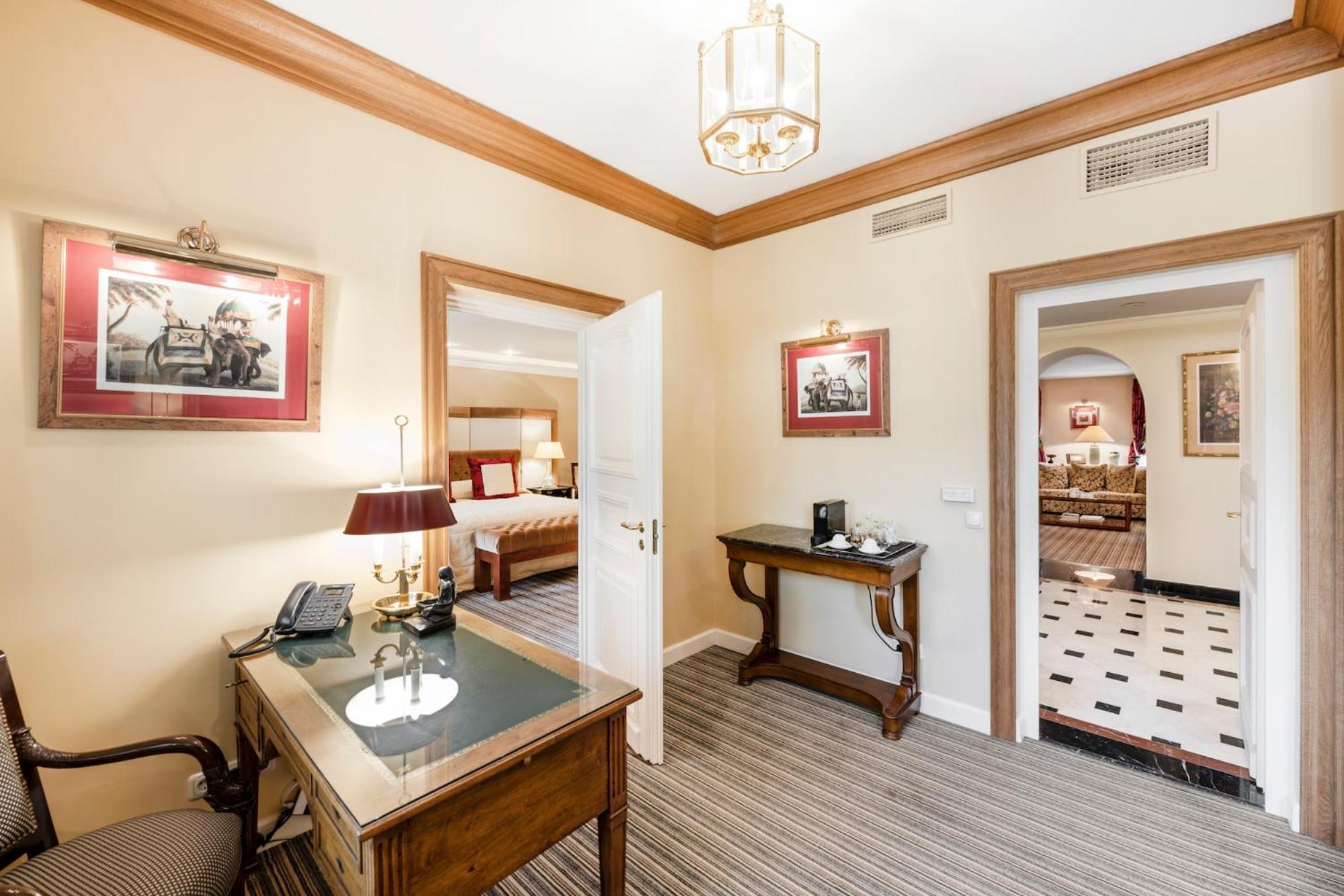 וילנה Stikliai Hotel - Relais & Chateaux מראה חיצוני תמונה A suite at the hotel