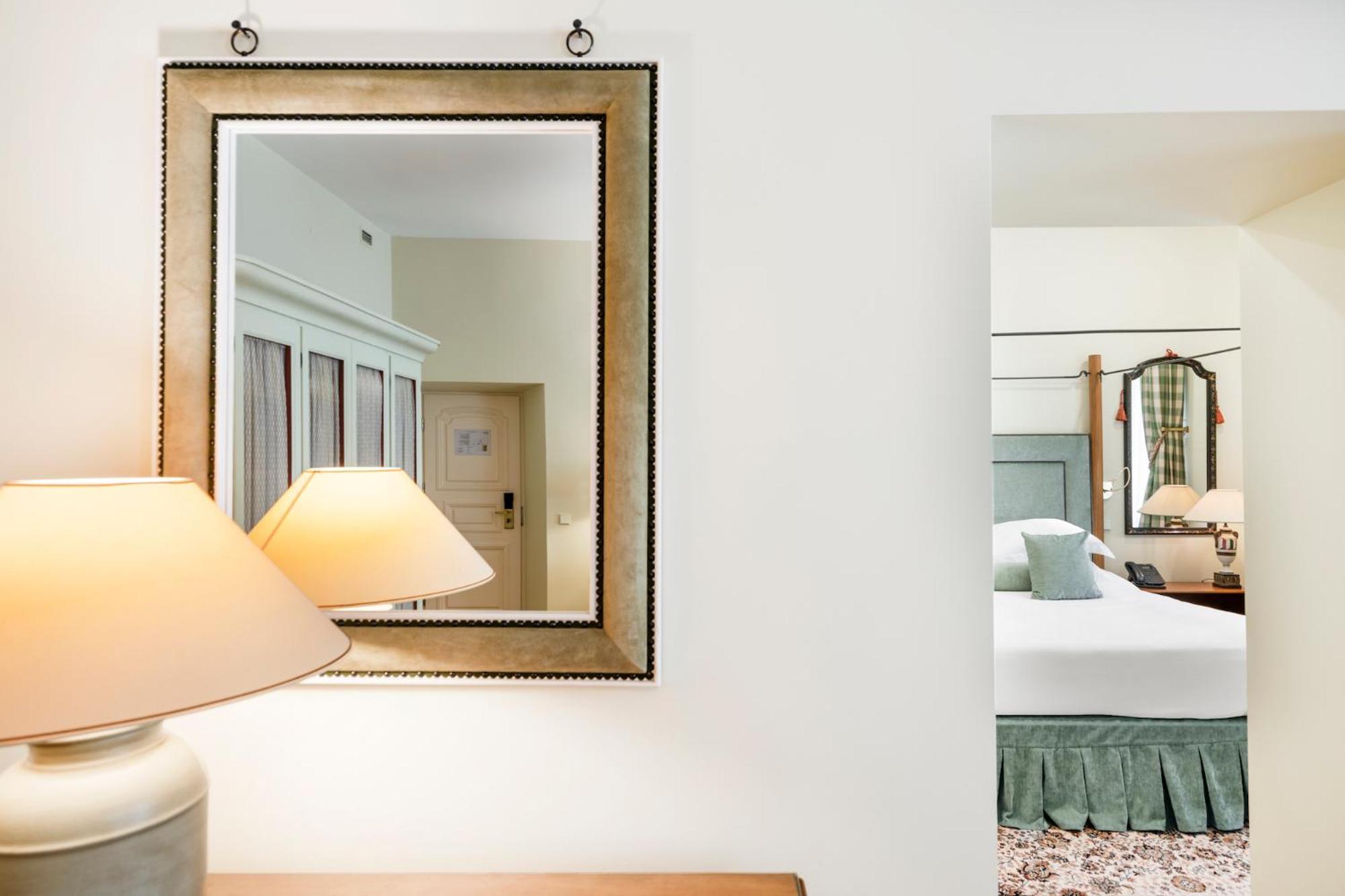 וילנה Stikliai Hotel - Relais & Chateaux מראה חיצוני תמונה A mirror