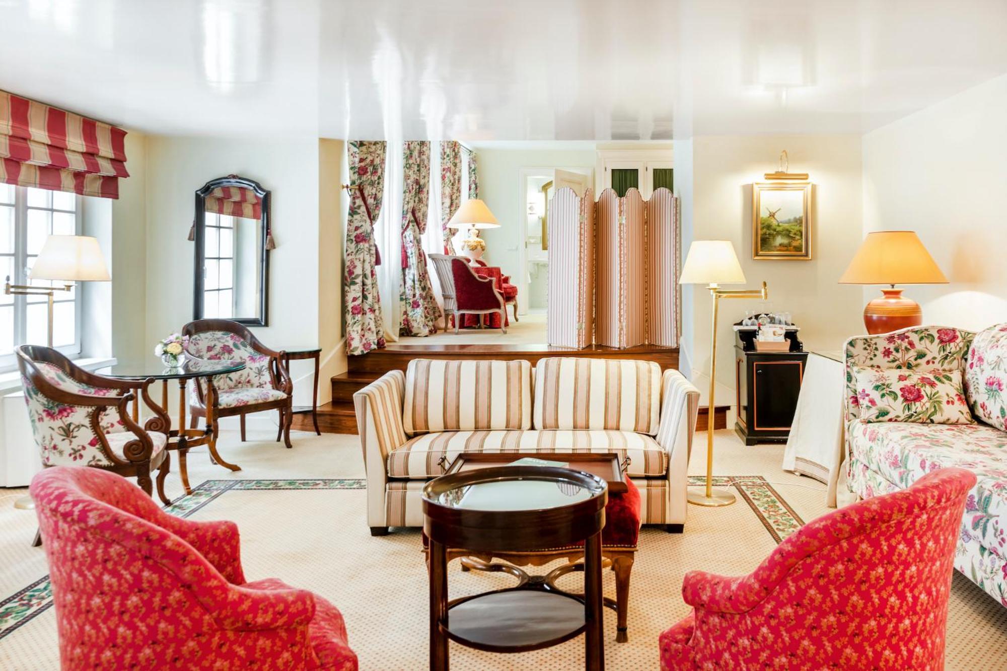 וילנה Stikliai Hotel - Relais & Chateaux מראה חיצוני תמונה A suite at the Hotel de Crillon