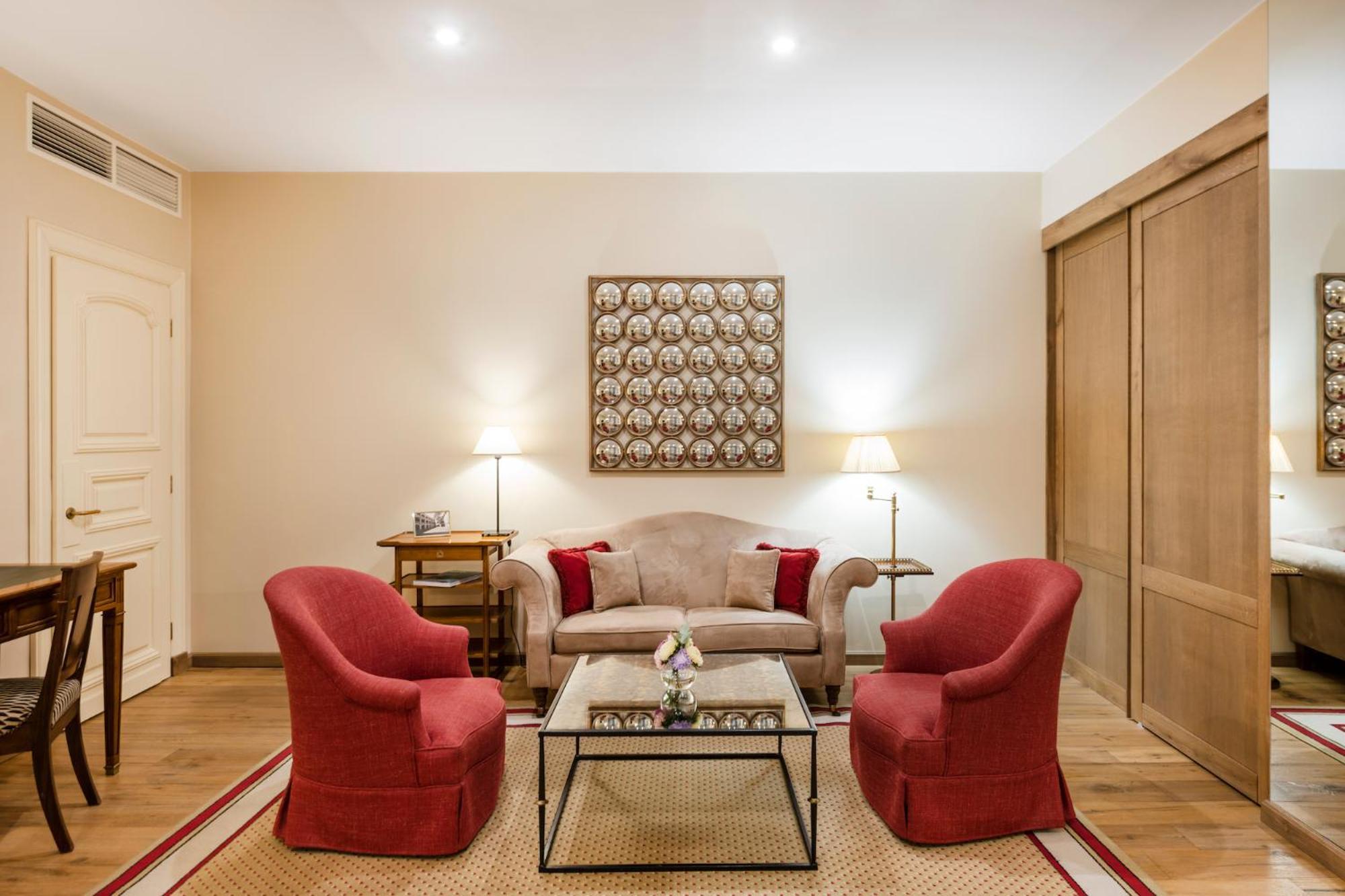 וילנה Stikliai Hotel - Relais & Chateaux מראה חיצוני תמונה A living room at the Mandarin Oriental, Munich