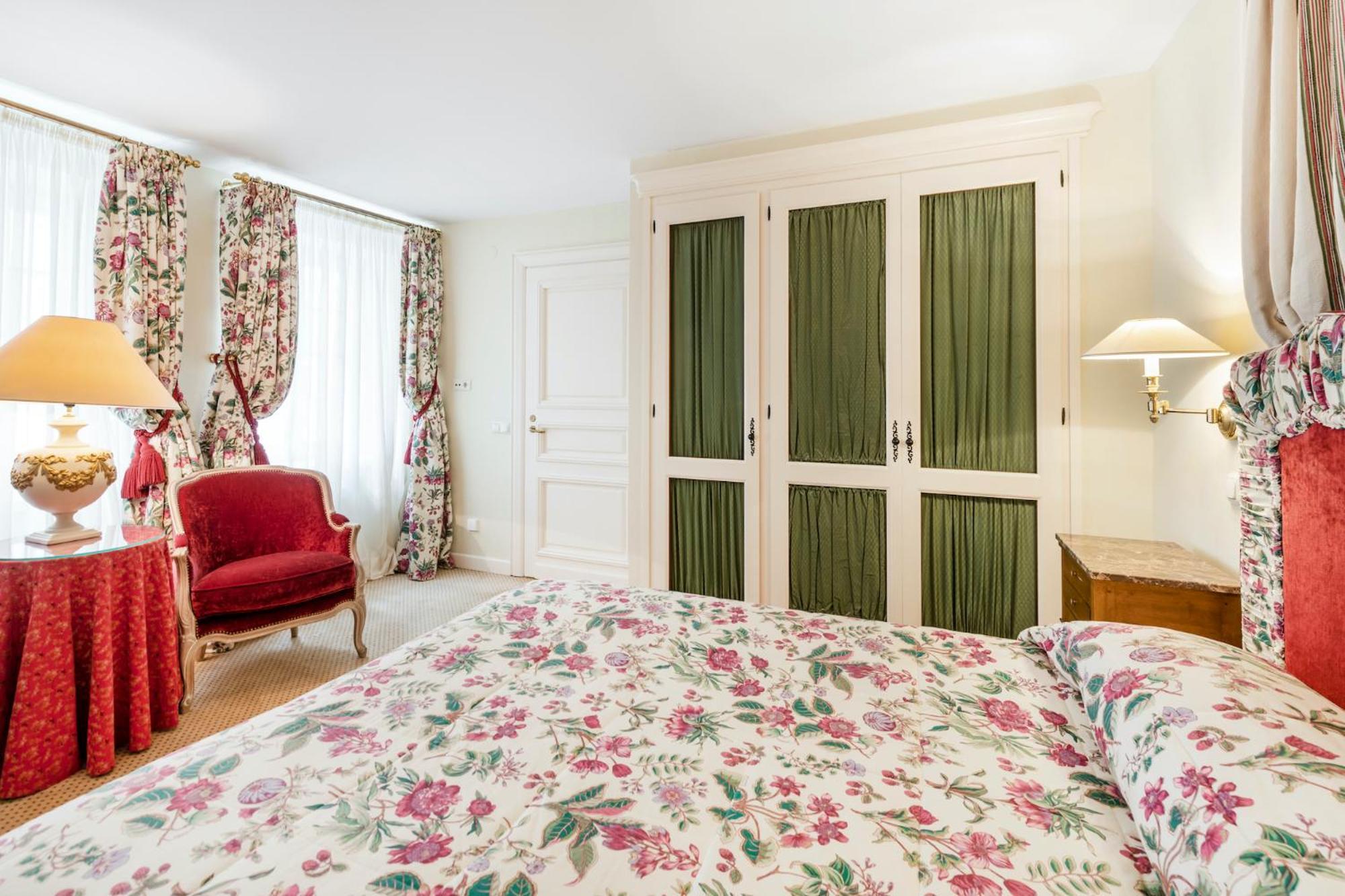 וילנה Stikliai Hotel - Relais & Chateaux חדר תמונה A bedroom at the hotel