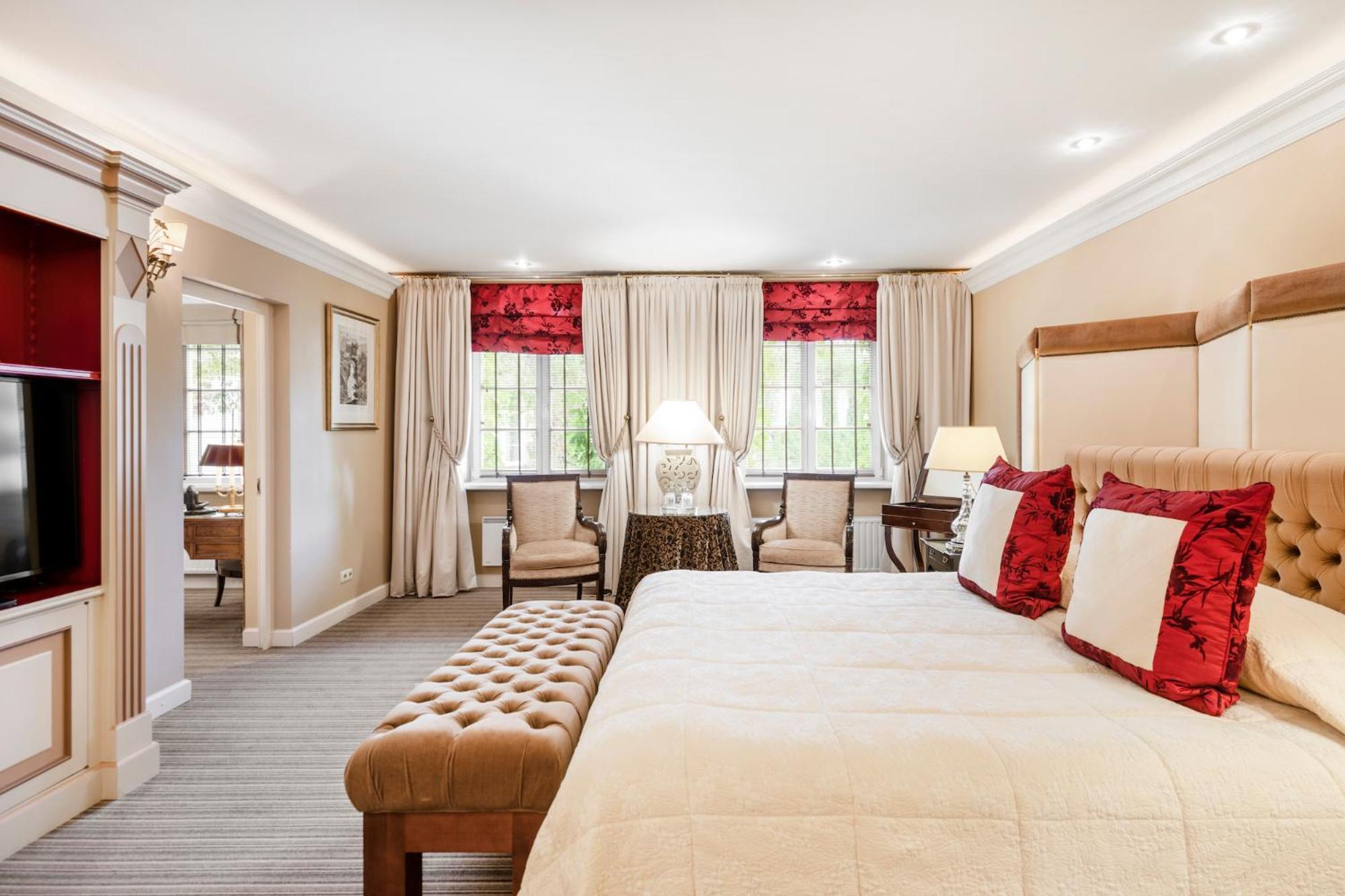 וילנה Stikliai Hotel - Relais & Chateaux חדר תמונה A bedroom at the hotel