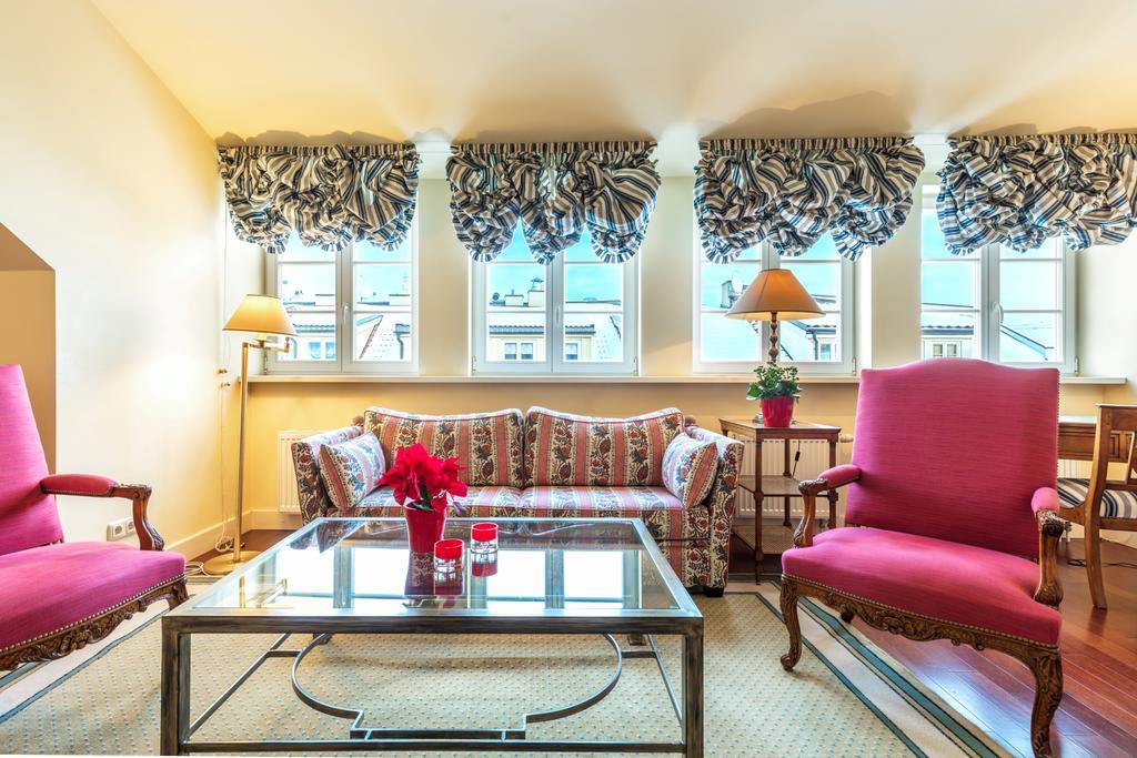 וילנה Stikliai Hotel - Relais & Chateaux מראה חיצוני תמונה A suite at the Hotel de Ville