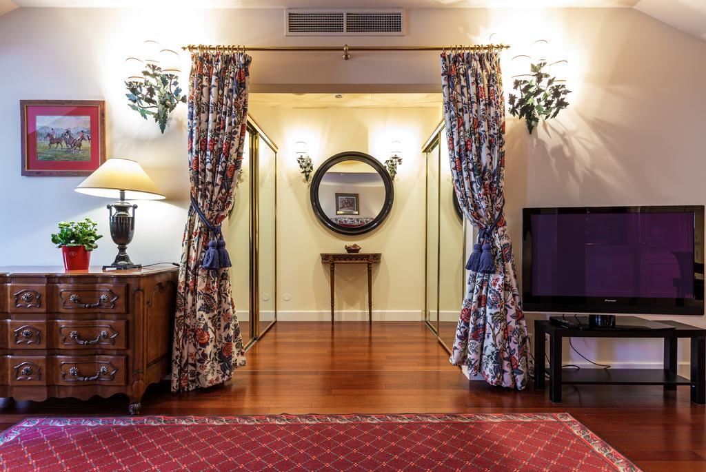 וילנה Stikliai Hotel - Relais & Chateaux מראה חיצוני תמונה A suite at the hotel