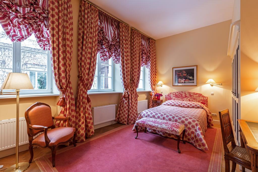 וילנה Stikliai Hotel - Relais & Chateaux מראה חיצוני תמונה A bedroom at the hotel