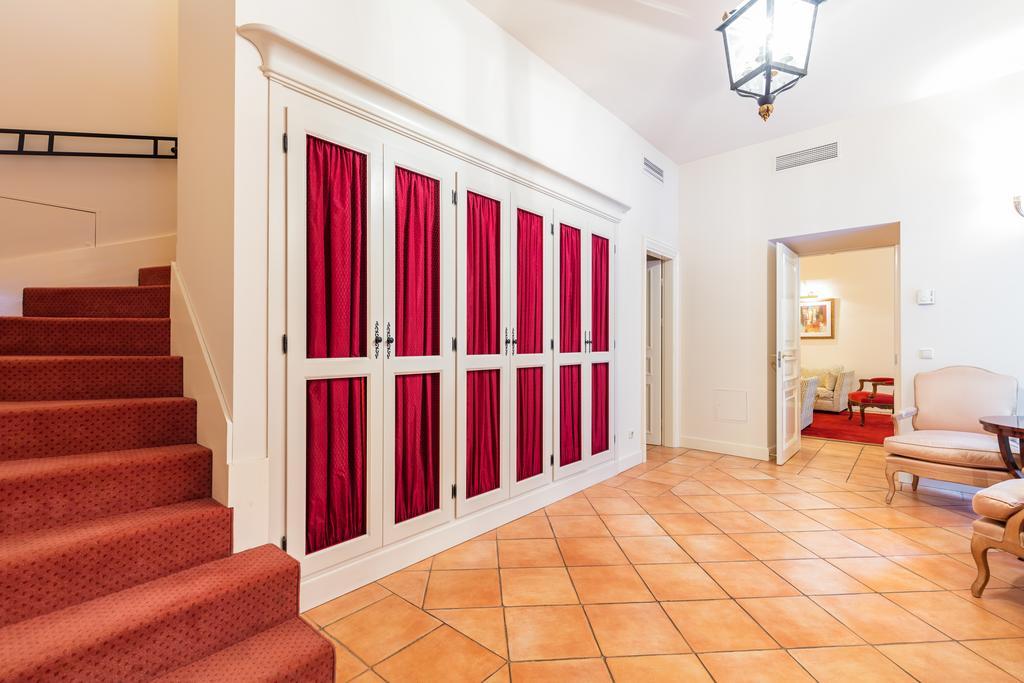 וילנה Stikliai Hotel - Relais & Chateaux מראה חיצוני תמונה A wardrobe