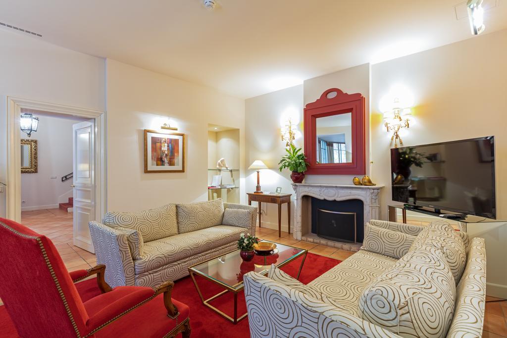 וילנה Stikliai Hotel - Relais & Chateaux מראה חיצוני תמונה A living room at the hotel